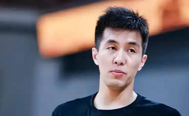 广州队横扫四川队,郭艾伦点燃赛场 广州队横扫四川队,郭艾伦点燃赛场