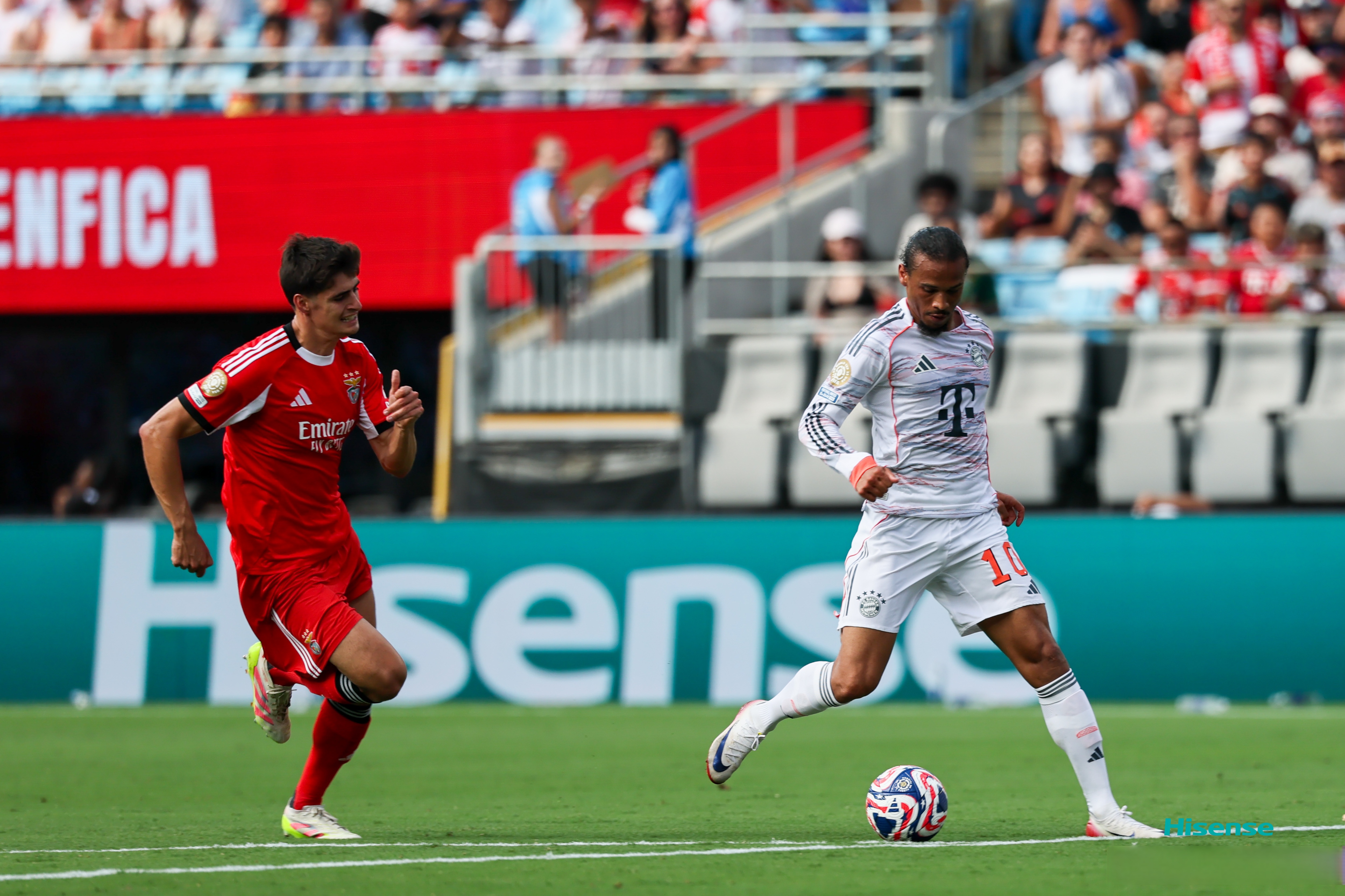 波兰完胜阿森纳,萨内点燃赛场 波兰完胜阿森纳,萨内点燃赛场