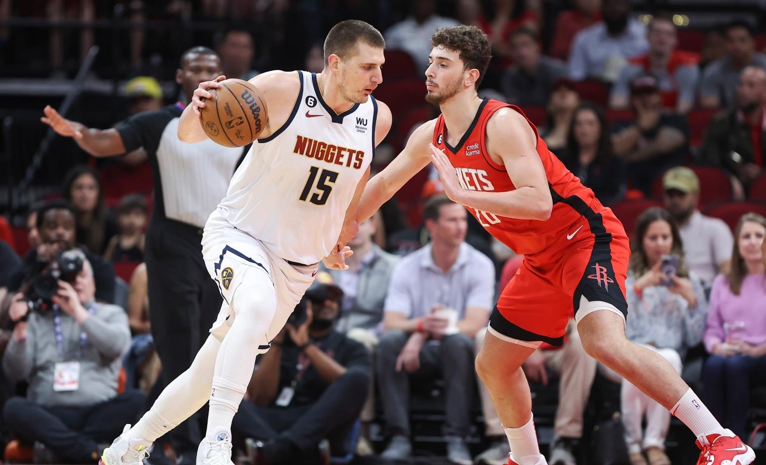 雄鹿轻取江苏队,约基奇扛起全队 雄鹿轻取江苏队,约基奇扛起全队